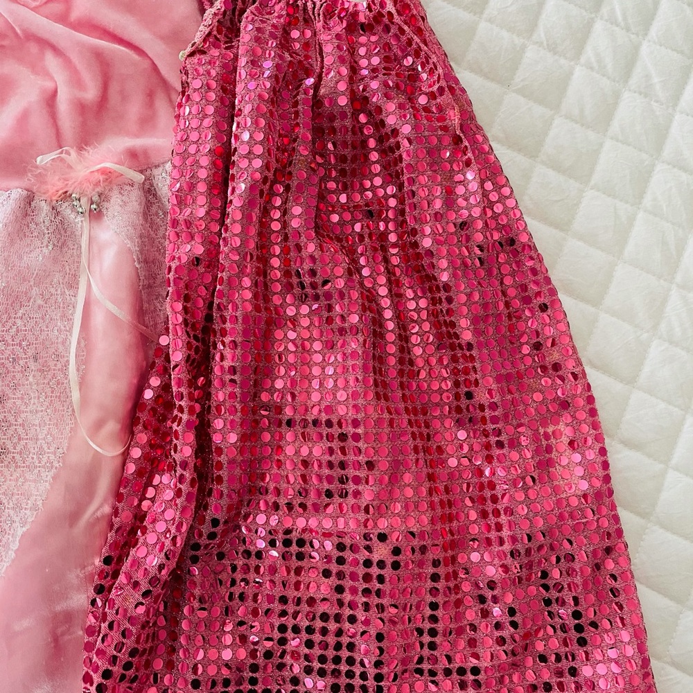 Dress up - Picture 3 of 3